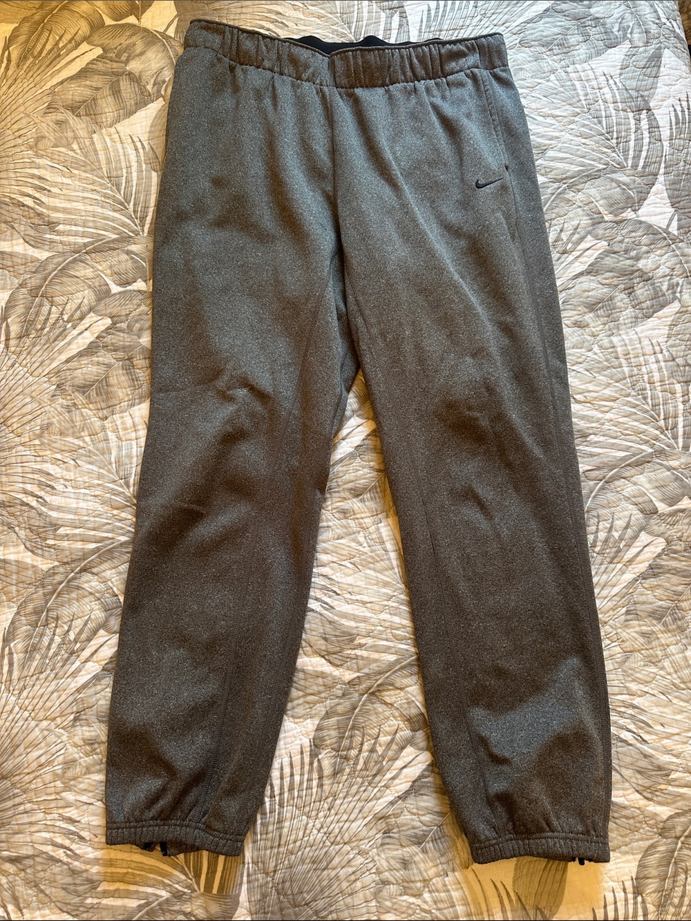 Nike Men's Dark Gray Fleece Jogger Pants